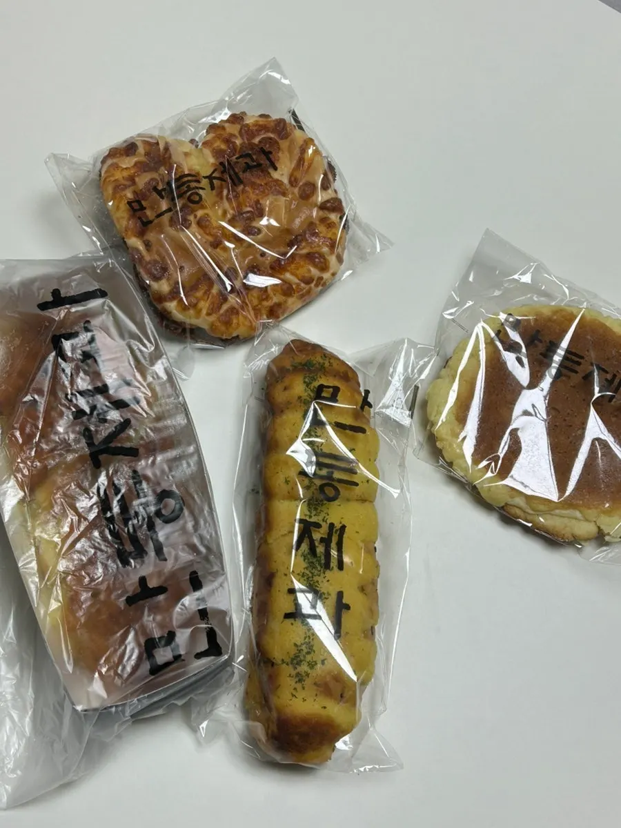 The selection of breads brought home from Mandong Jegwa