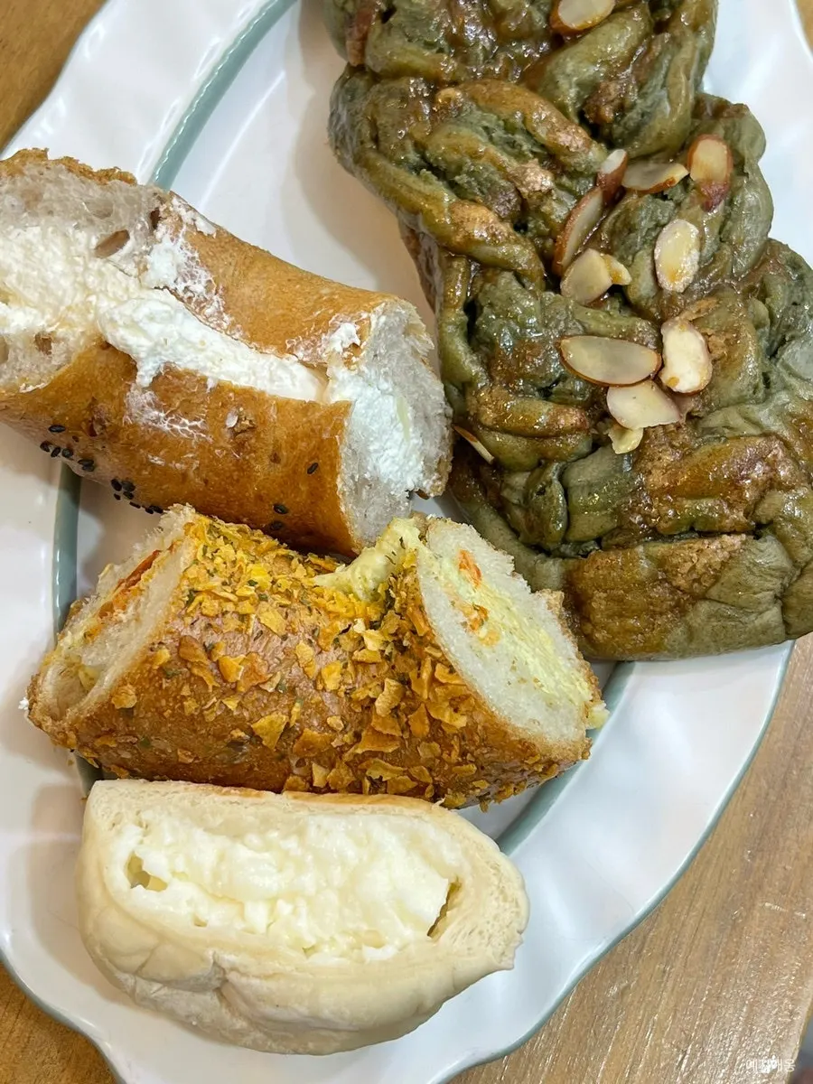 Four kinds of takeaway bread