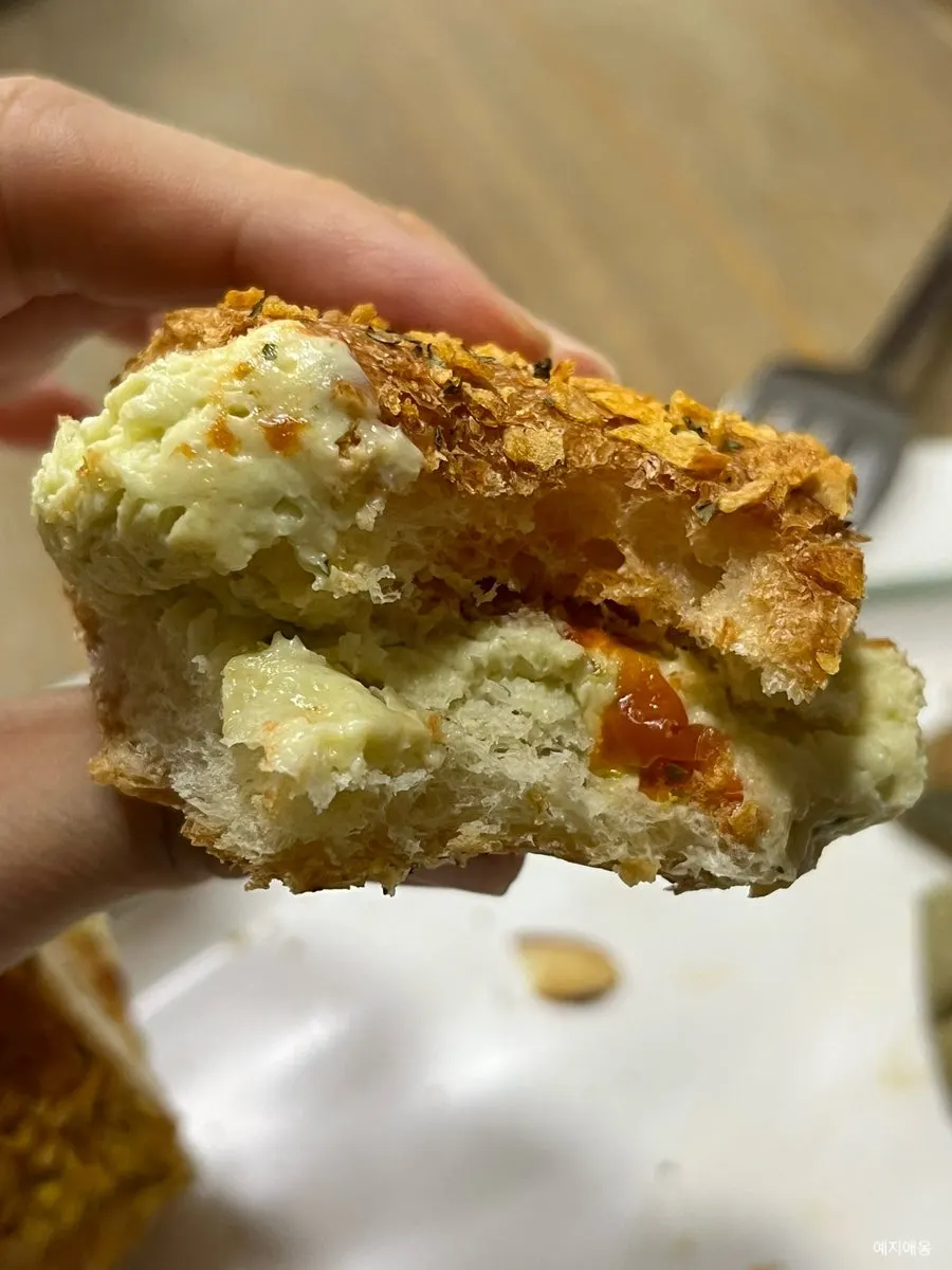 Basil Tomato cream cheese bread