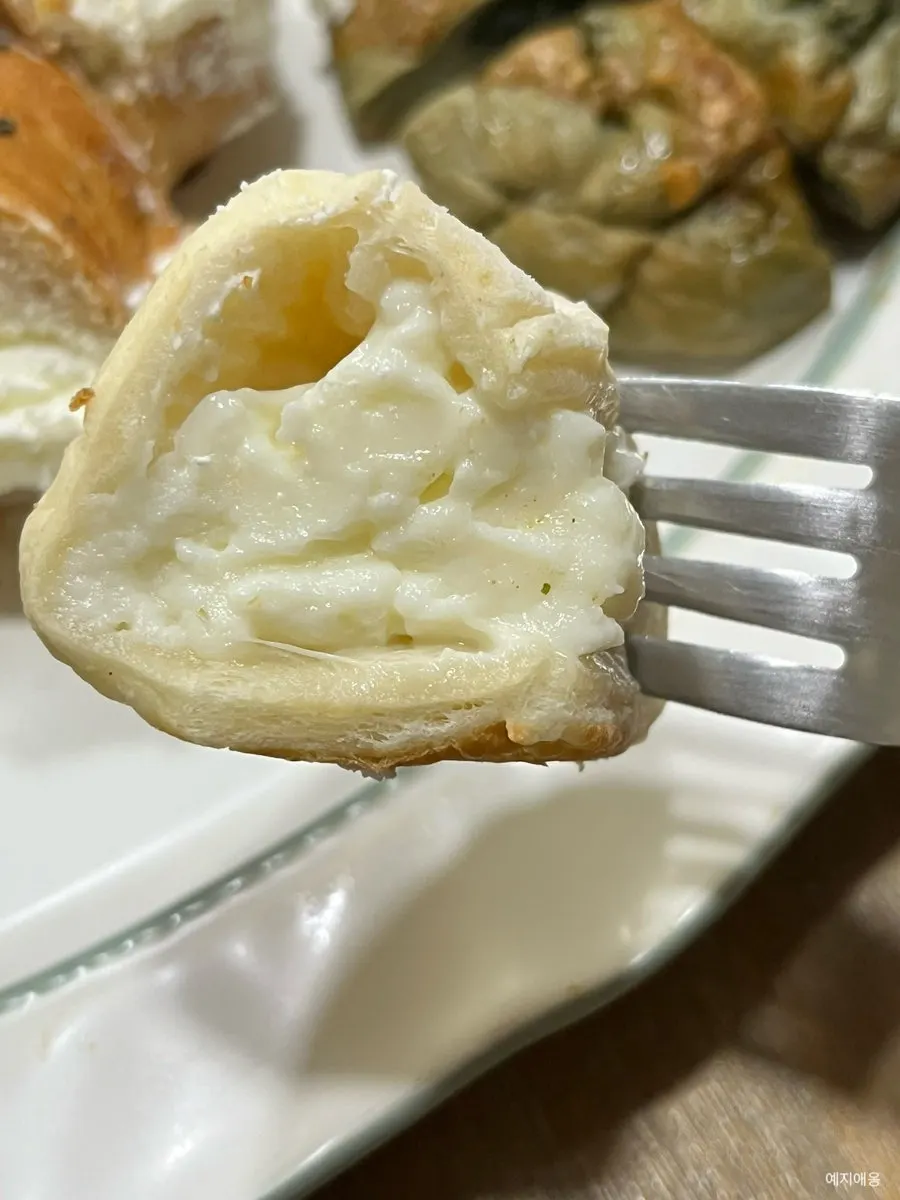 Butt Bread with condensed-milk cream cheese