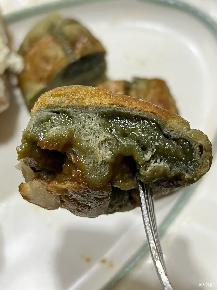Cross-section of Ssuk-tteok Ssuk-tteok bread