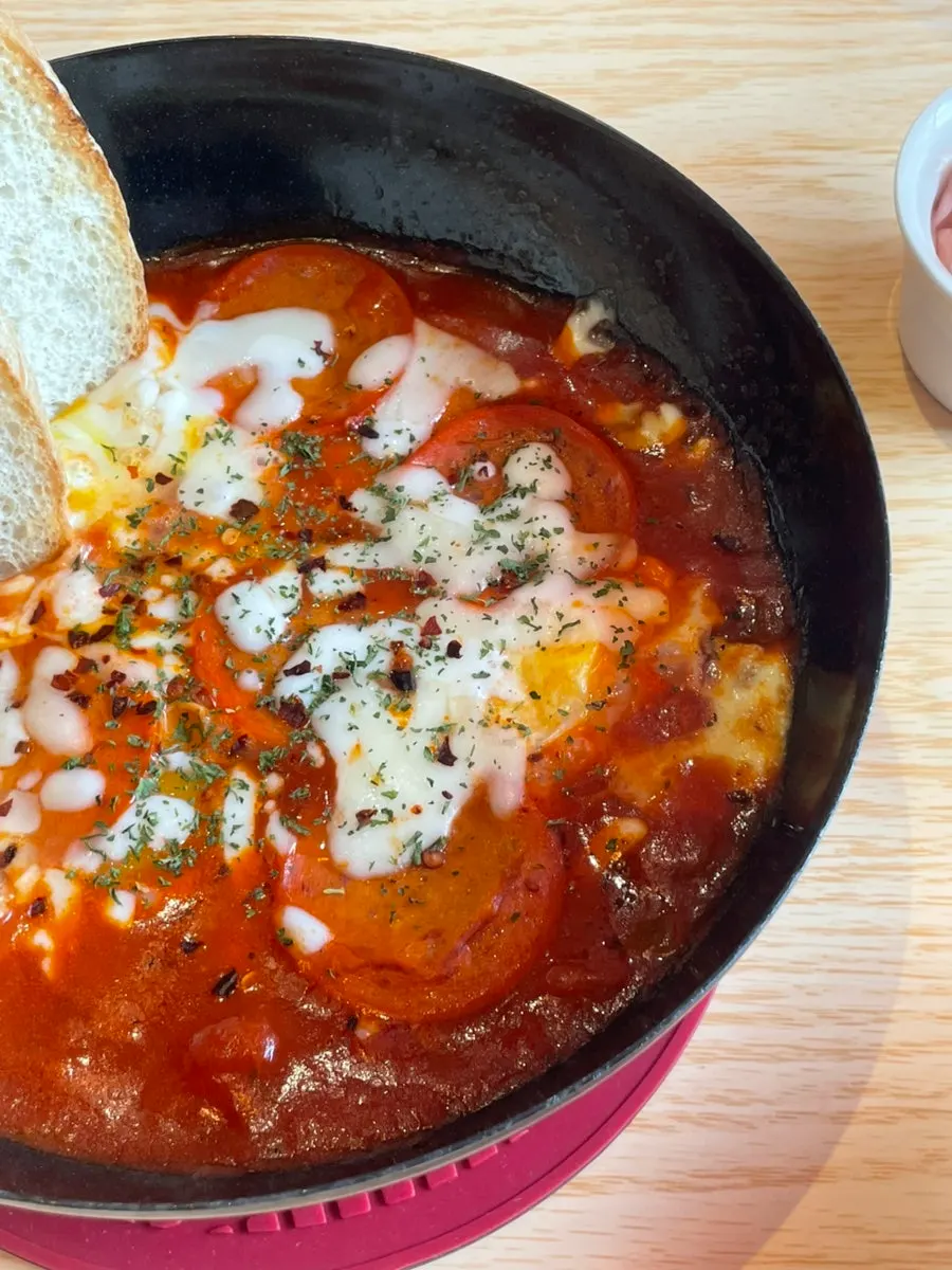 Tomato sauce shakshuka