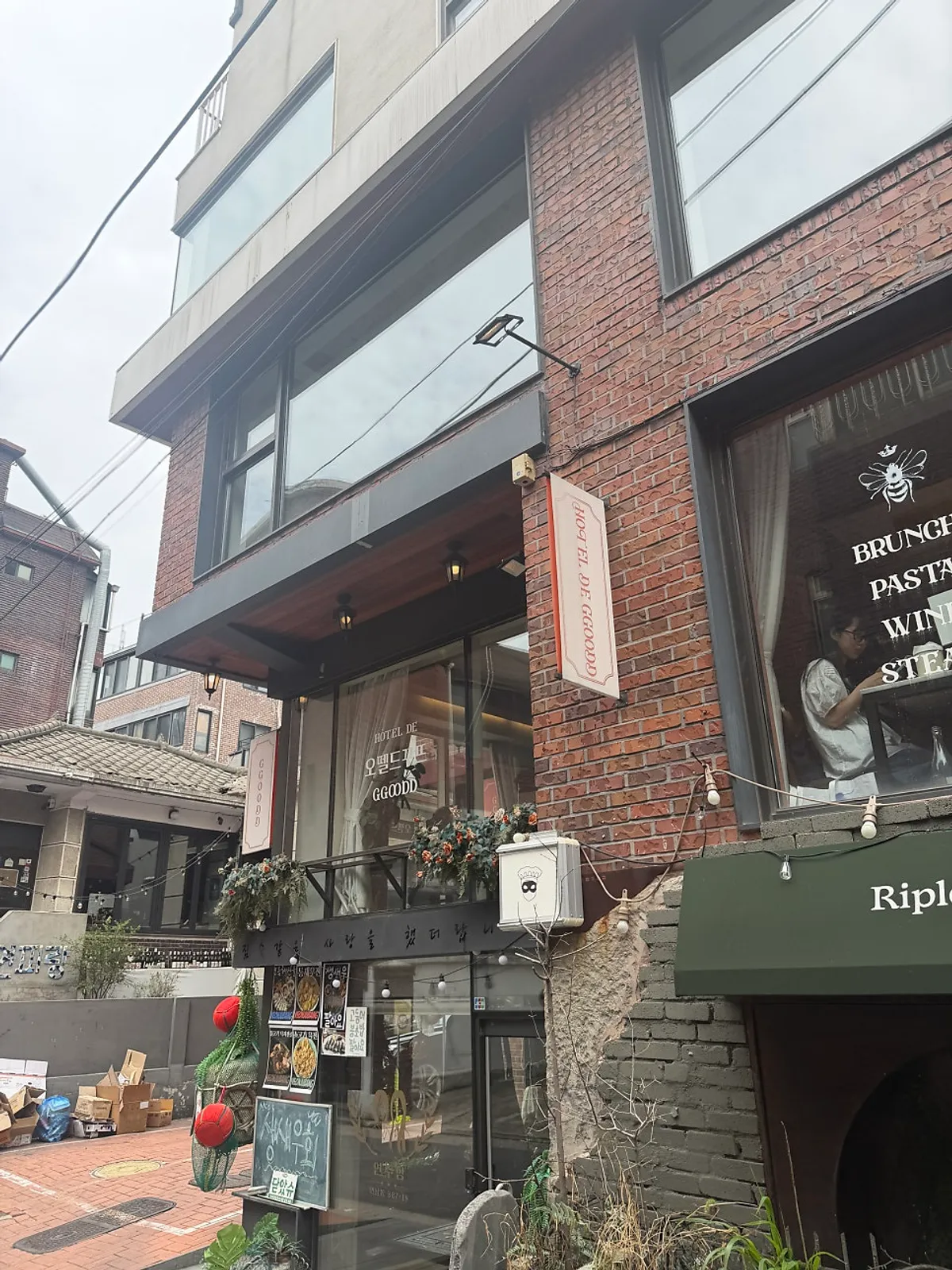 Red brick exterior of Hôtel de Couture in Yeonnam-dong