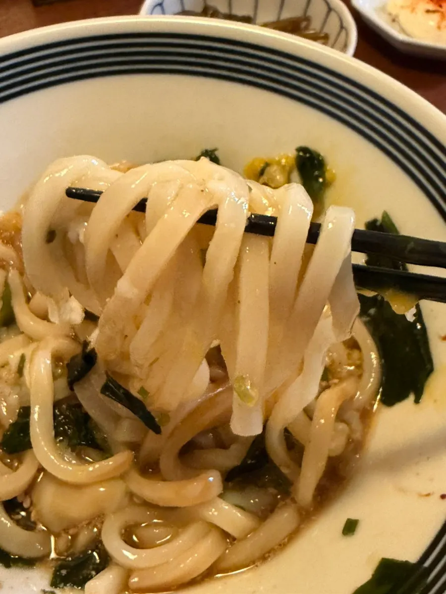 수란을 비빈 붓카케우동 면발