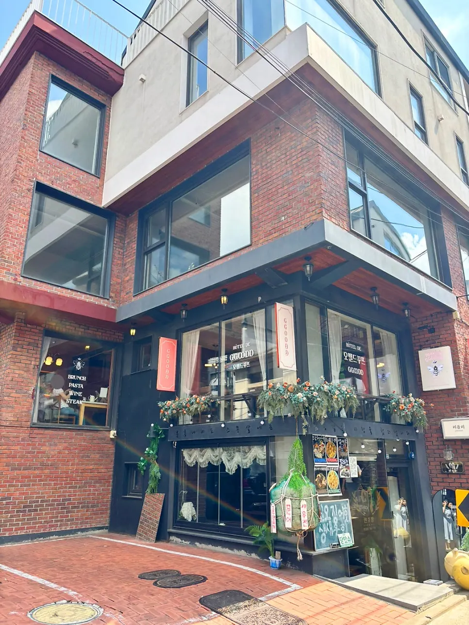 Exterior of Hôtel de Couture in a Yeonnam-dong alley building