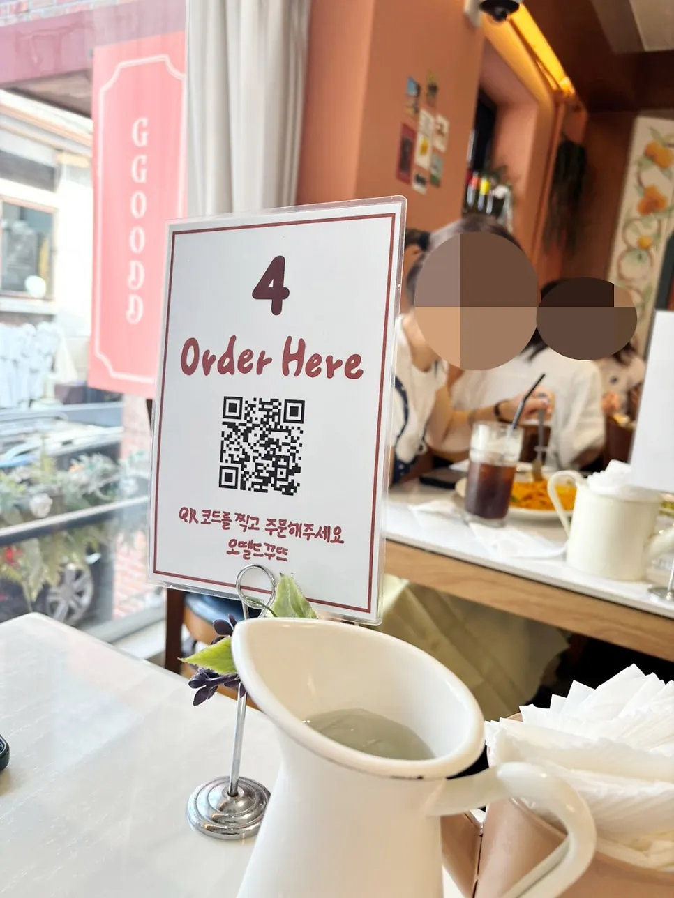 QR code table-ordering guide at Hôtel de Couture