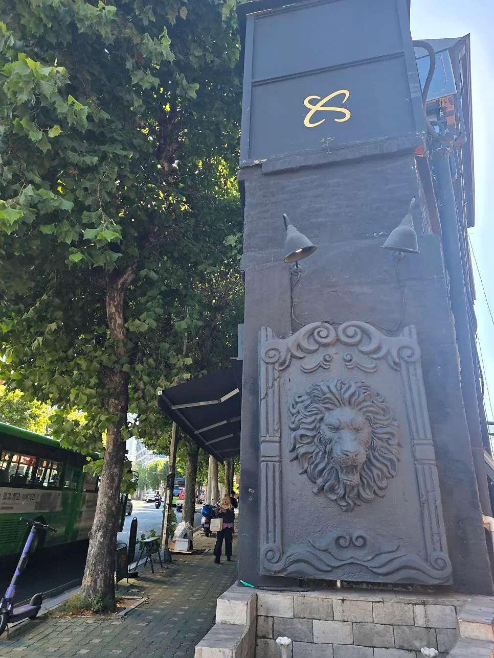 Exterior of Central Site Yeonnam café in Yeonnam-dong