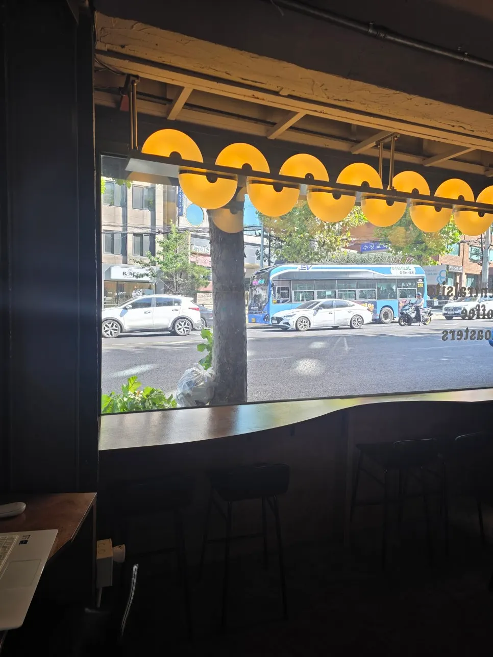 Tables and atmosphere inside Central Site Yeonnam