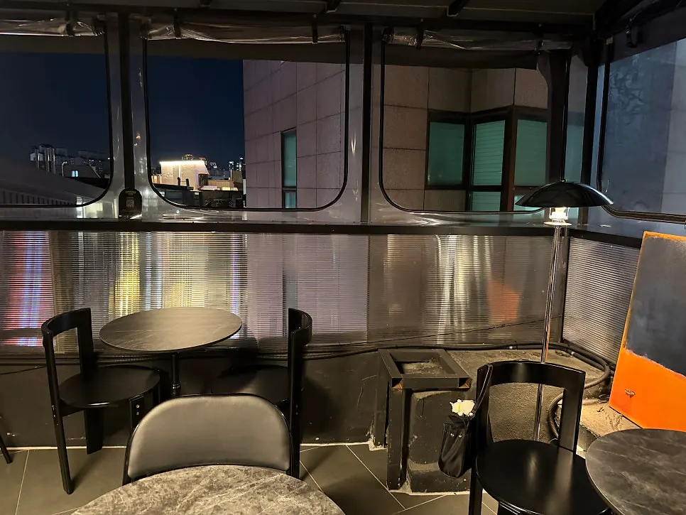 Interior design of the Yeonnam-dong café Central Site