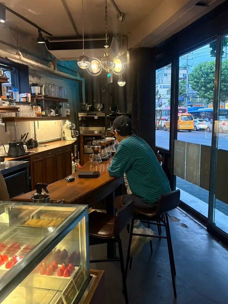 Autumn evening atmosphere at the 2nd-floor window of Central Site Yeonnam