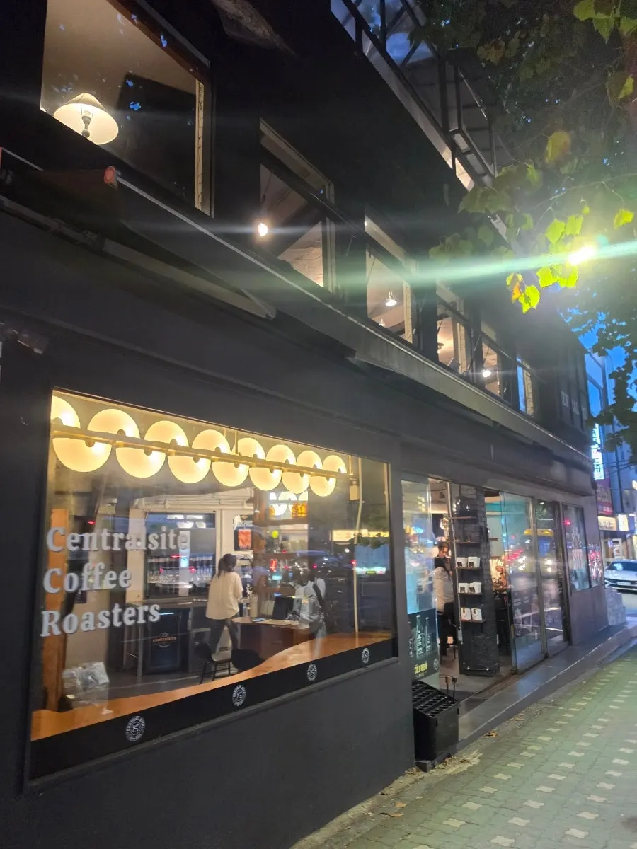 Central Site Yeonnam exterior and lighting in the evening