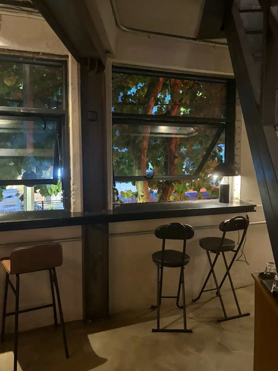 센트럴사이트 연남점 2층 계단과 내부