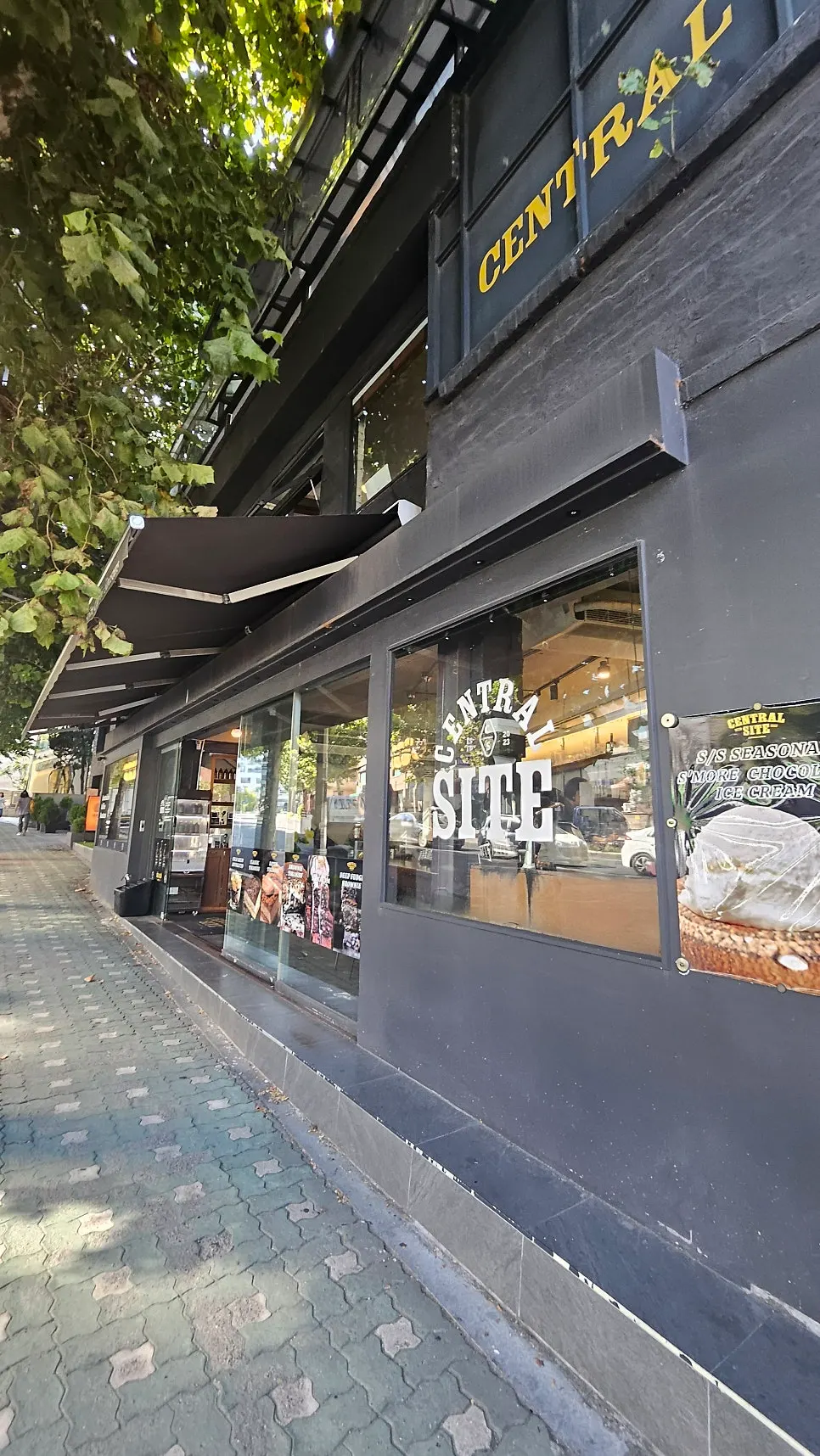 Central Site Yeonnam's black exterior and large windows