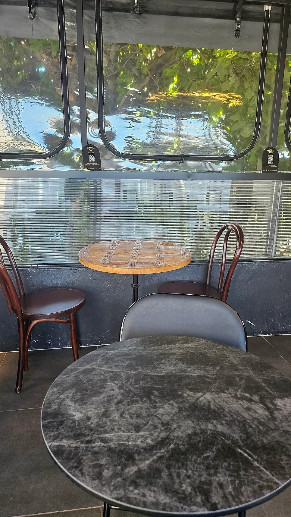 A quiet window-side table on the 3rd floor
