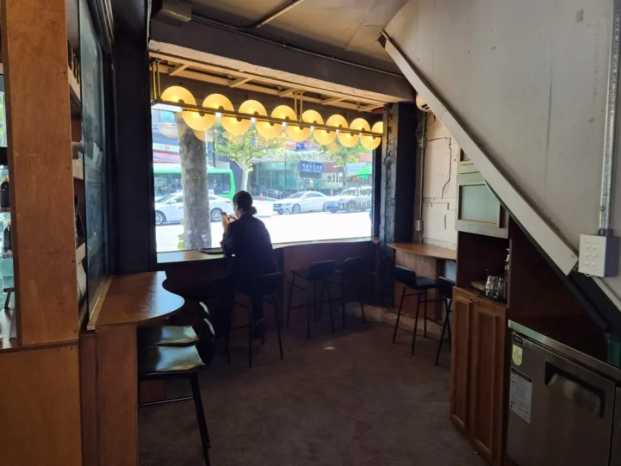 1st floor order counter where you can smell the beans