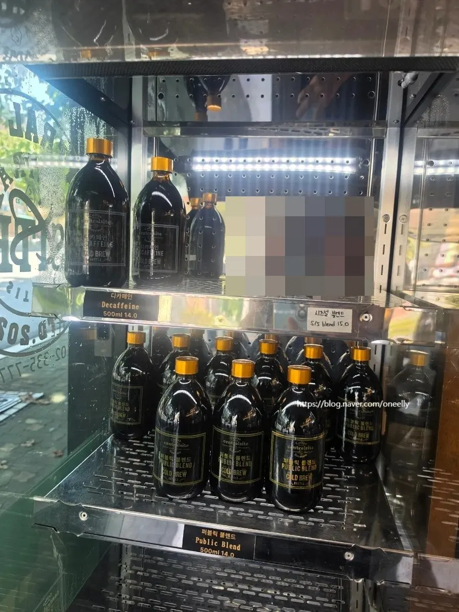 주문 카운터와 바 공간