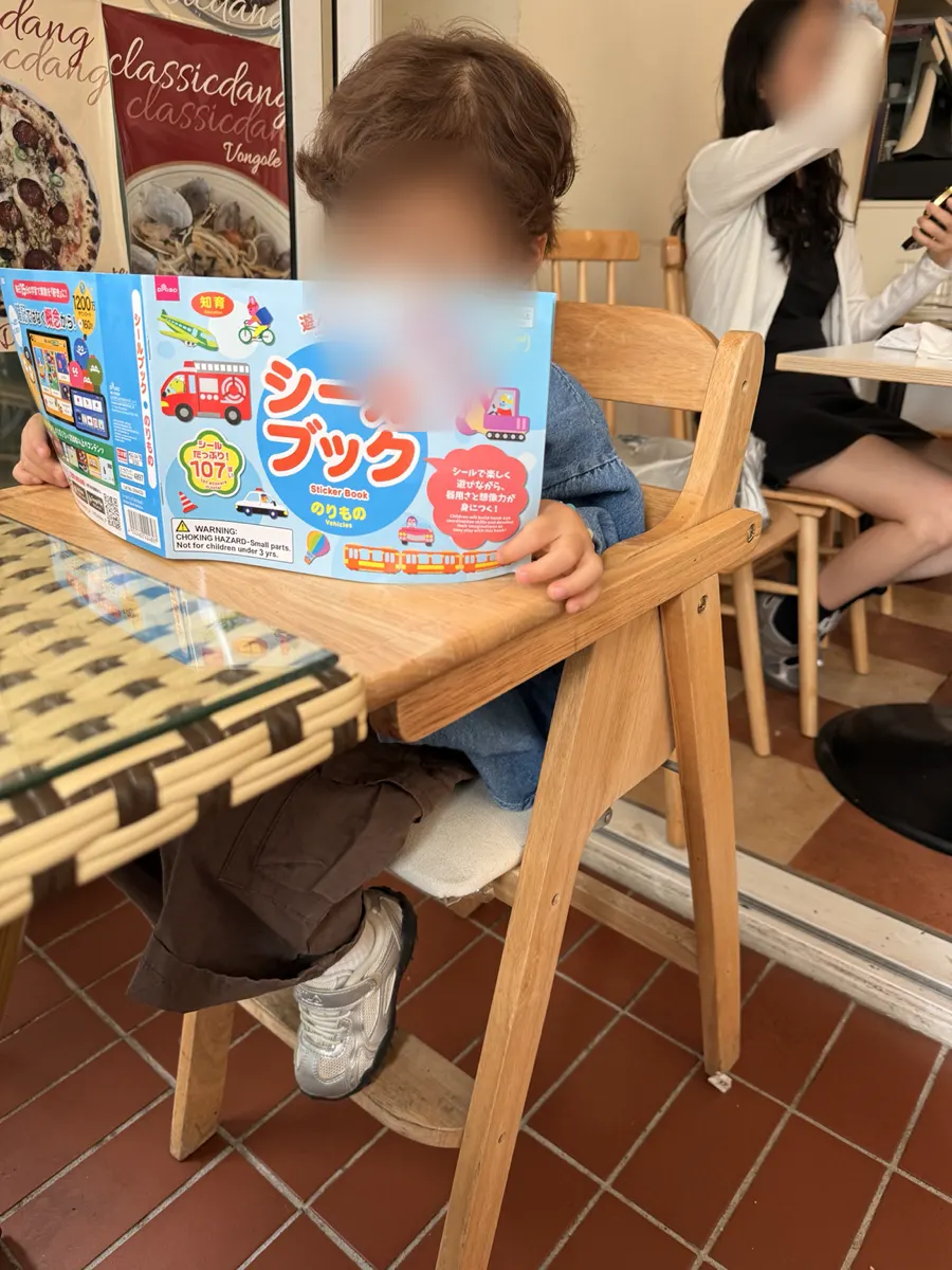 Seating at Classicdang with a child at the table