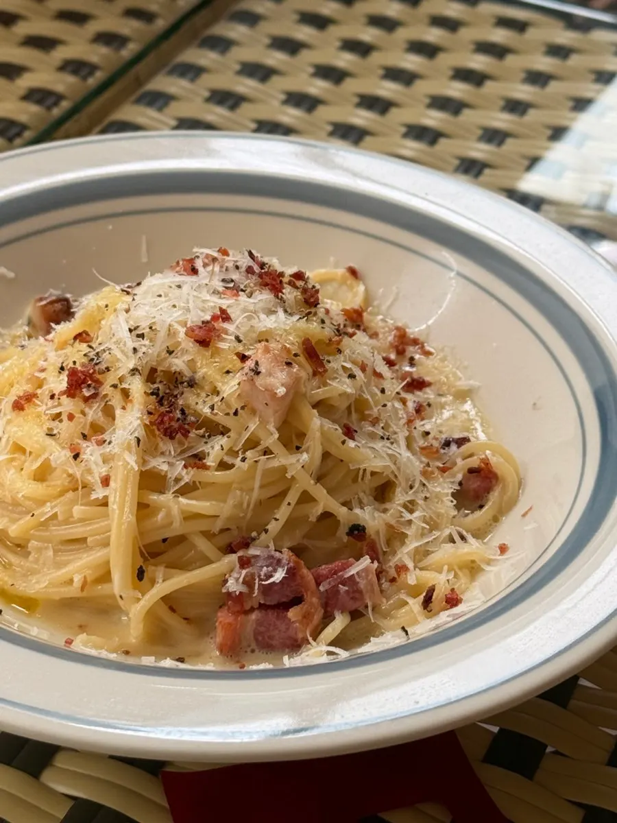 Carbonara original topped with bacon and cheese