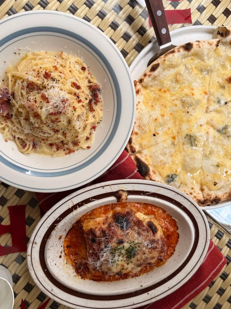 Table at Classicdang with pasta and pizza served together