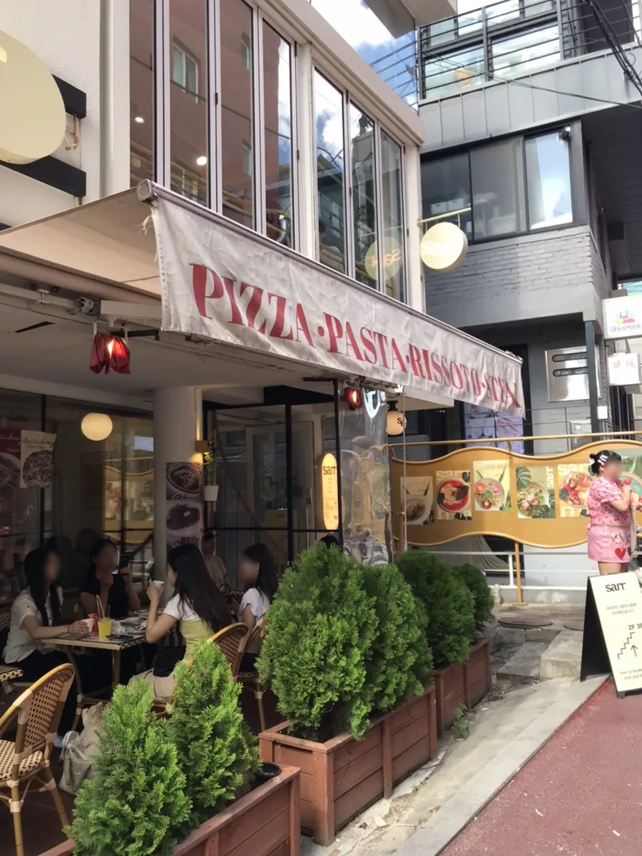 Exterior of Classicdang, an Italian brunch restaurant in Yeonnam-dong