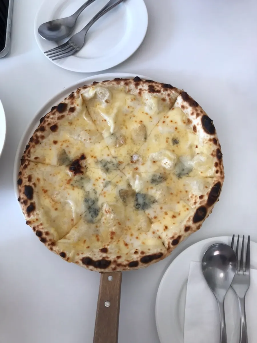 Classicdang's gorgonzola pizza served drizzled with honey