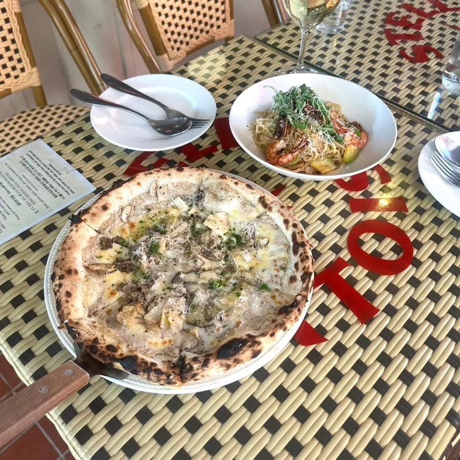 연남동 클래식당 테라스 저녁 분위기