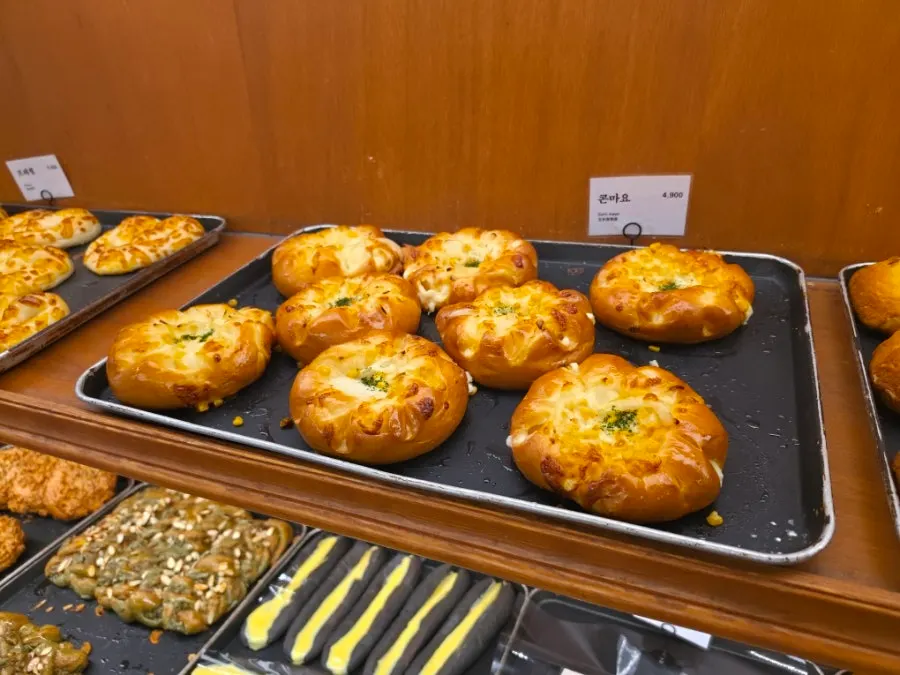 콘치즈 빵 메뉴