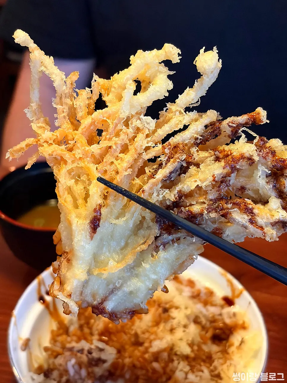 Cross-section of vegetable tempura from the tendon