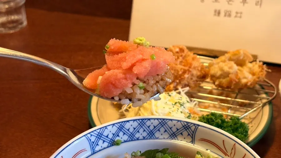 Rice bowl with salmon and white pollock roe