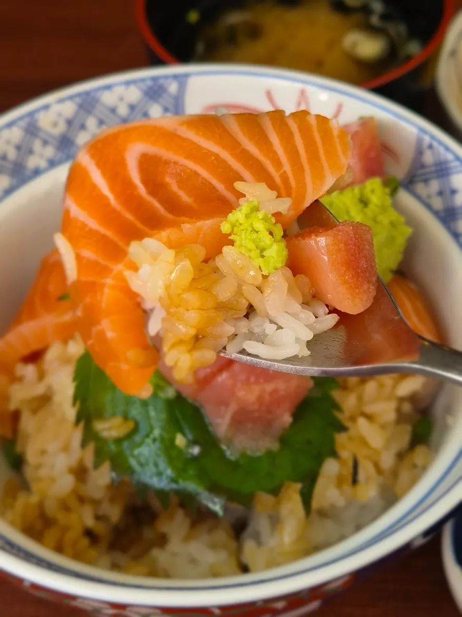 Salmon and cod roe mixed into rice in the sake tarako-don