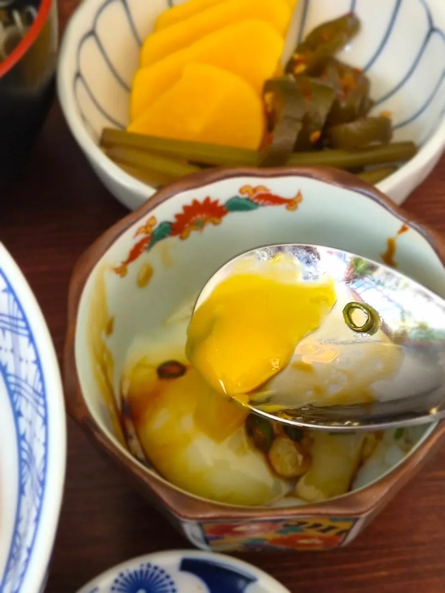 Sake tarako-don with the egg yolk broken