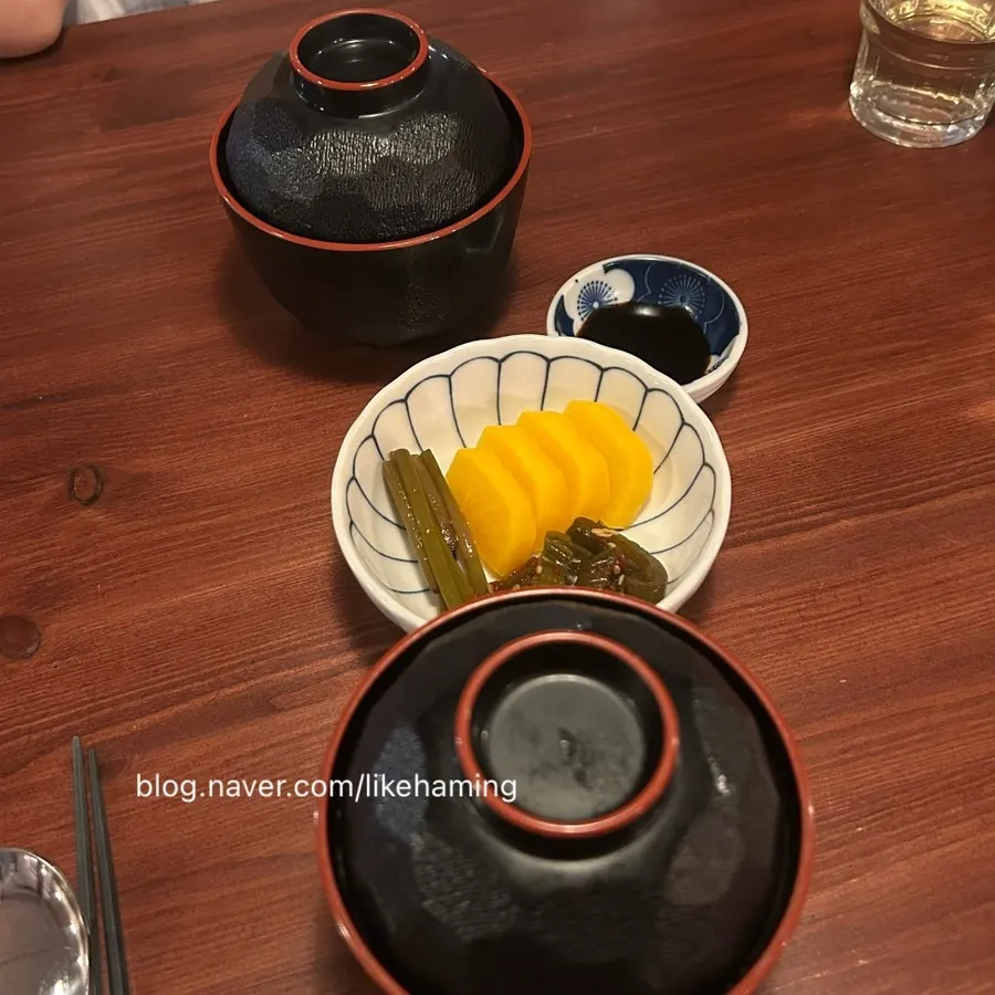 기본 반찬 장국과 단무지, 장아찌