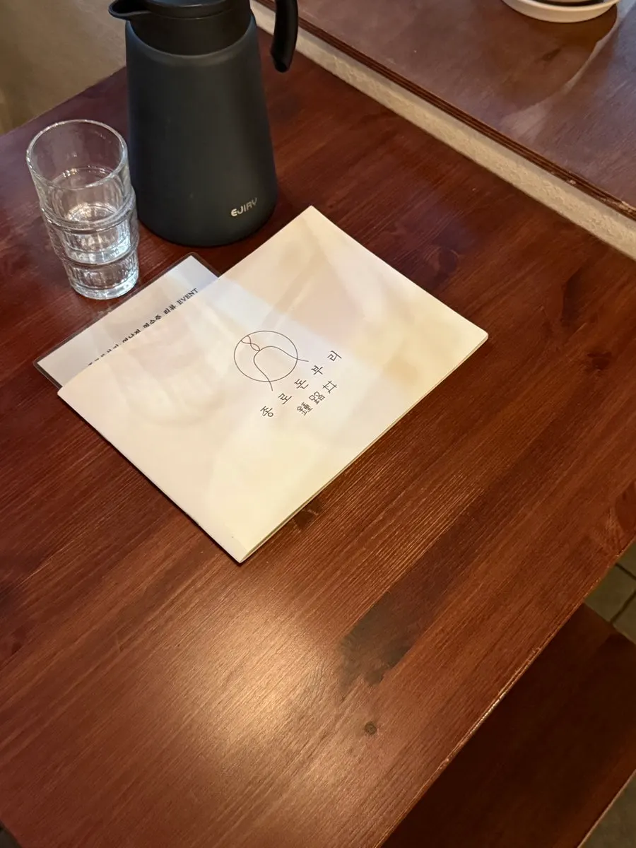 친구와 식사하기 좋은 매장 좌석