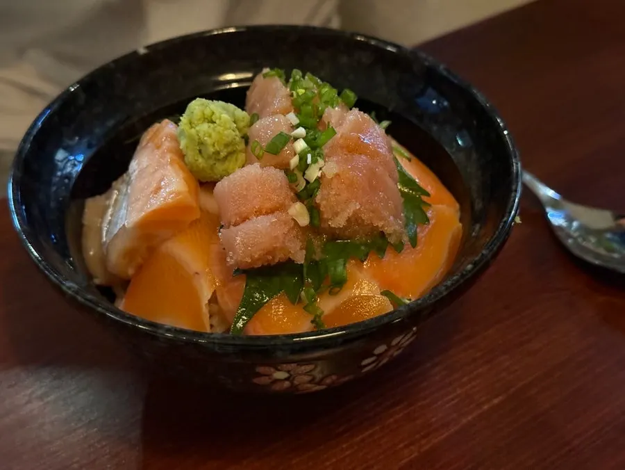 돈부리와 함께 곁들인 아사히 맥주 한 잔