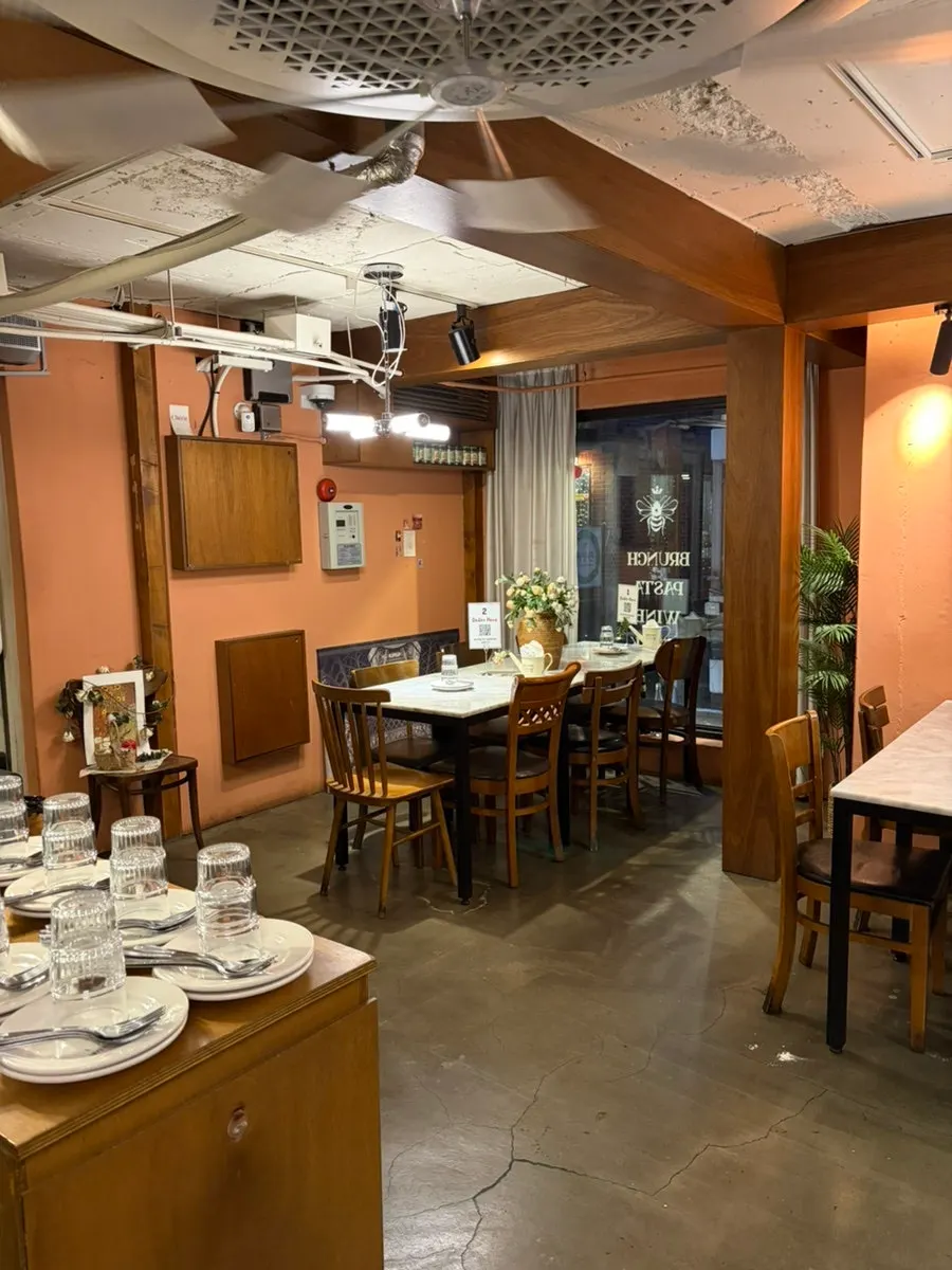 Clean, neat interior of Hôtel de Couture