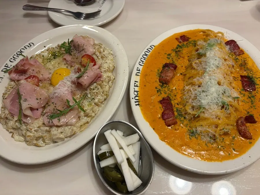 Jambon cream risotto and bacon rosé pasta served together