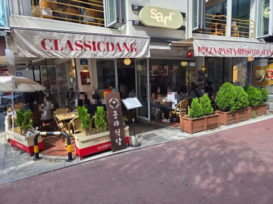 Exterior of Classicdang in the alley behind Dongjin Market