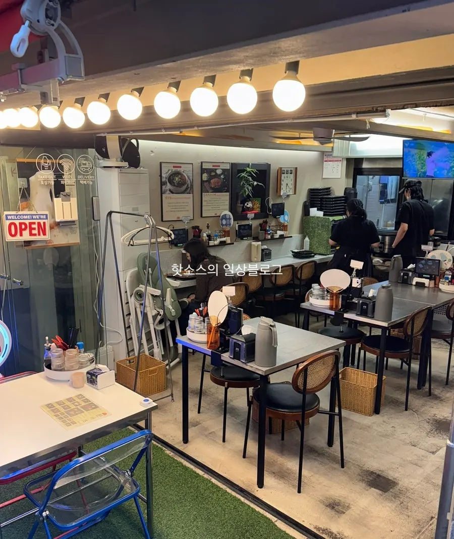 카츠몬스터 연남본점 입구 쪽 전경
