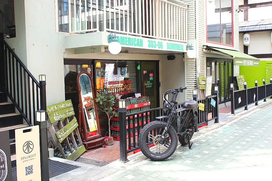 Hey Joji exterior with store information