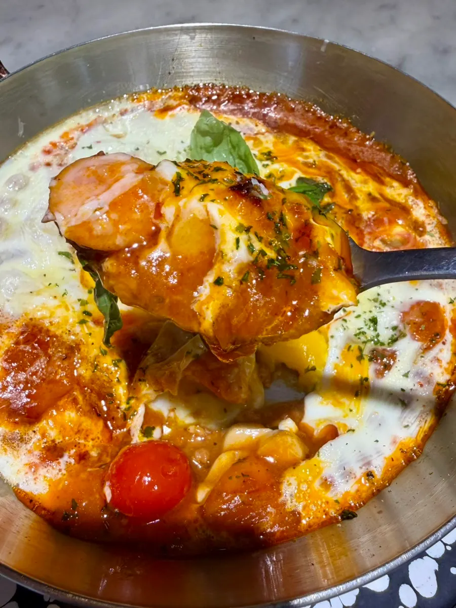 Egg in hell with rich tomato sauce