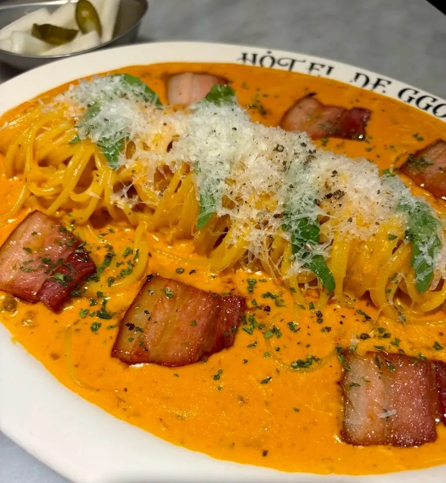 Honey whole-bacon rosé pasta