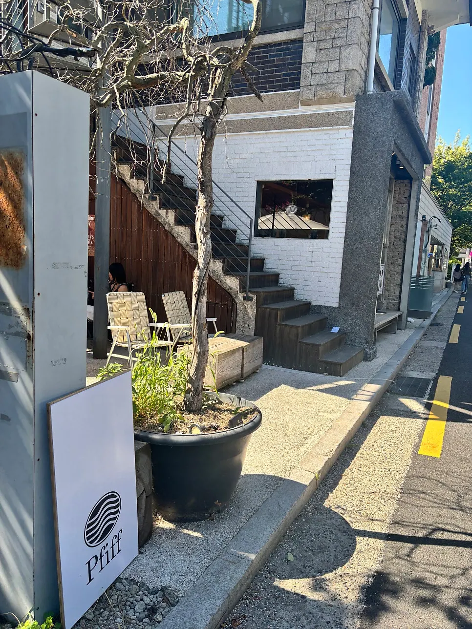 Exterior of Pip Espresso Bar next to Gyeongui Line Forest Park