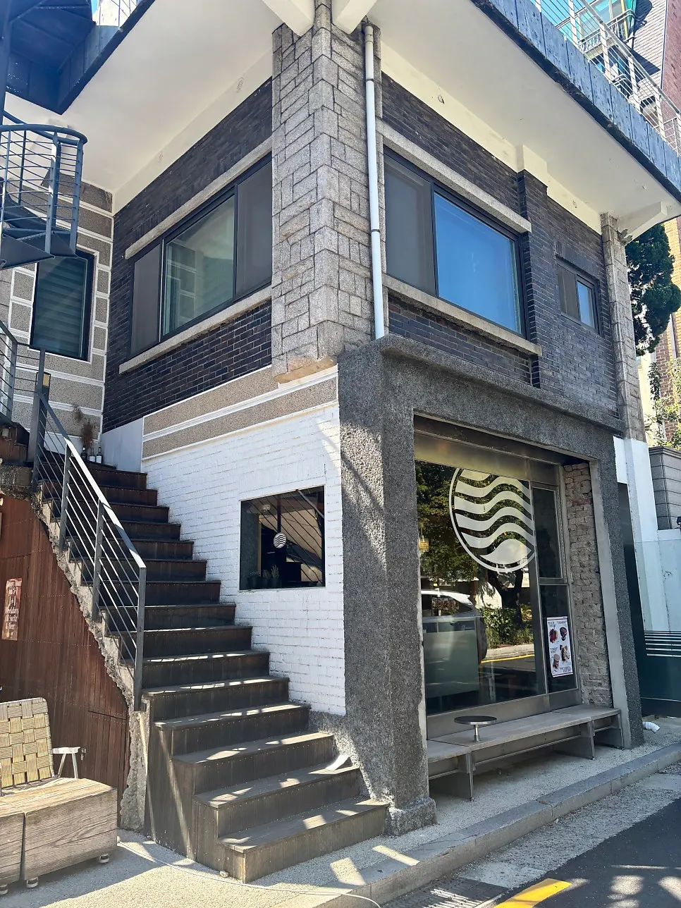 View of Pip Espresso Bar's storefront in Yeonnam-dong on a clear day