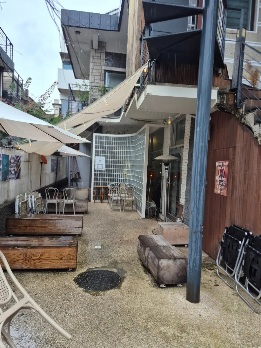 The entrance of Pip Espresso Bar and the alley outside