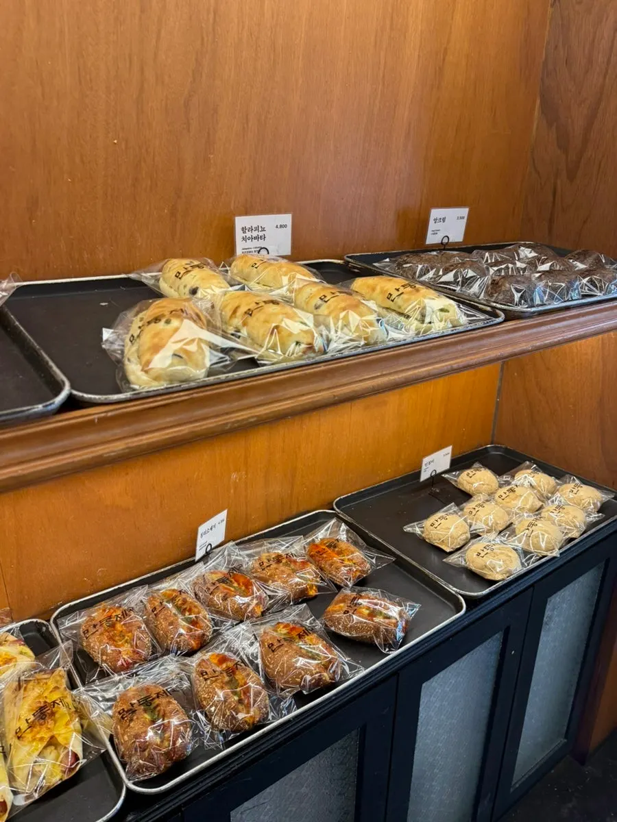Mandong Jegwa garlic baguette bakery crawl