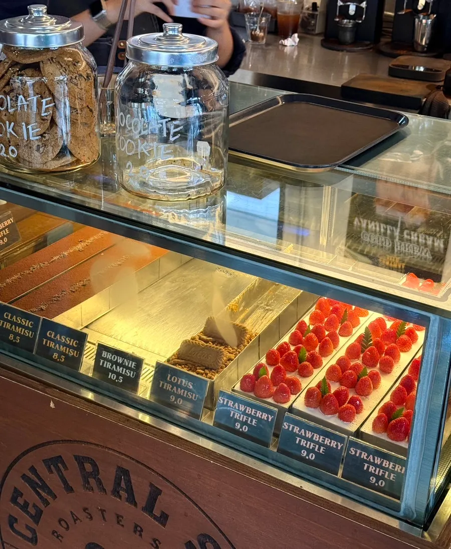 Coffee bean smelling and hand-drip table