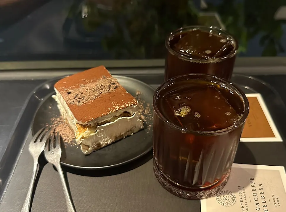 연남동 센트럴사이트 카페 모습