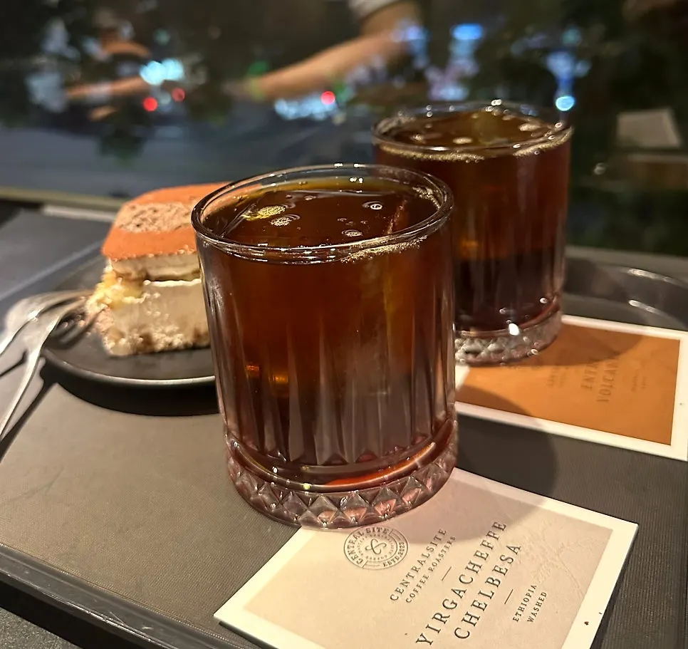 센트럴사이트 2층 창가 좌석