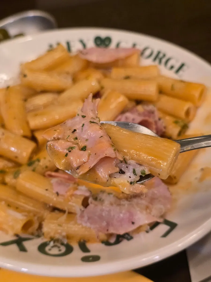 A forkful of pasta and jambon together