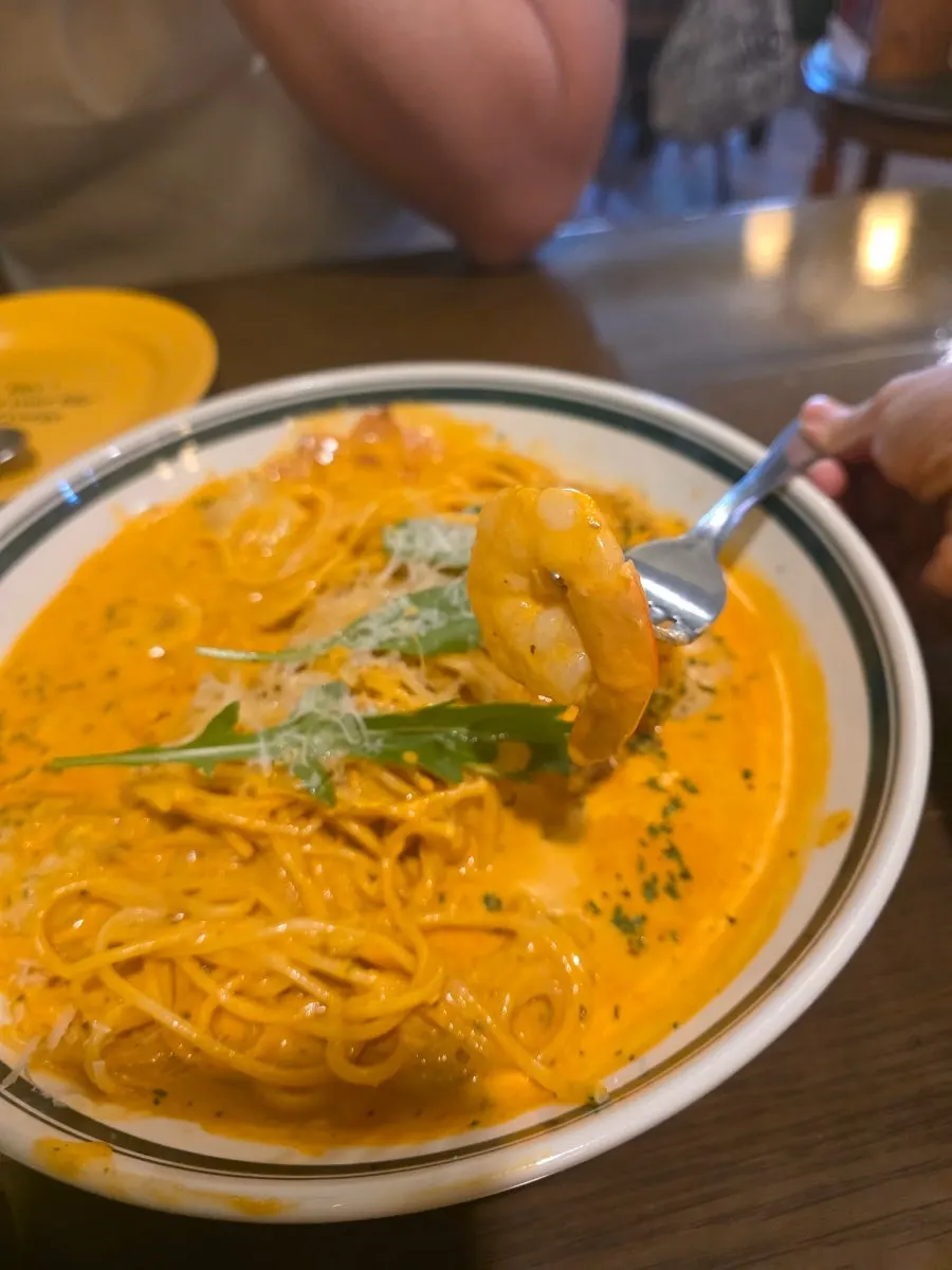Rosé pasta with peeled shrimp